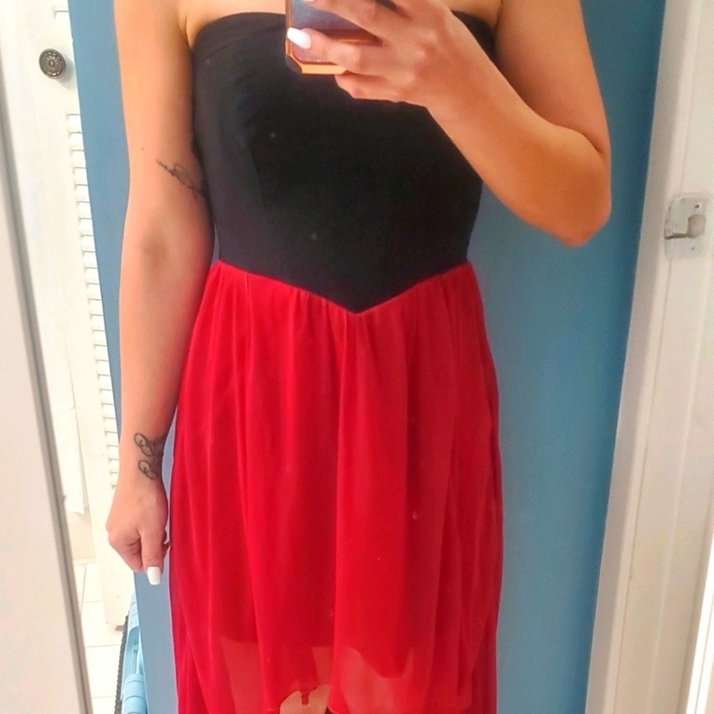 Strapless asymmetrical dress